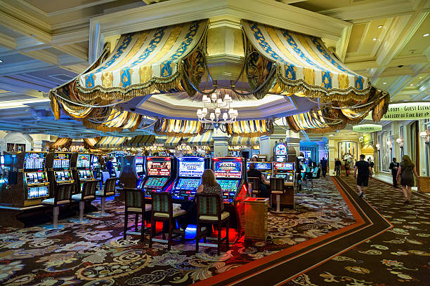 siputri American Roulette wheel displaying all 38 pockets with live dealer and multiple camera angles